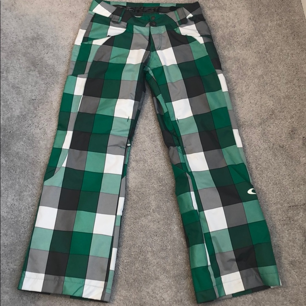 matching Oakley snow outfit/ski outfit